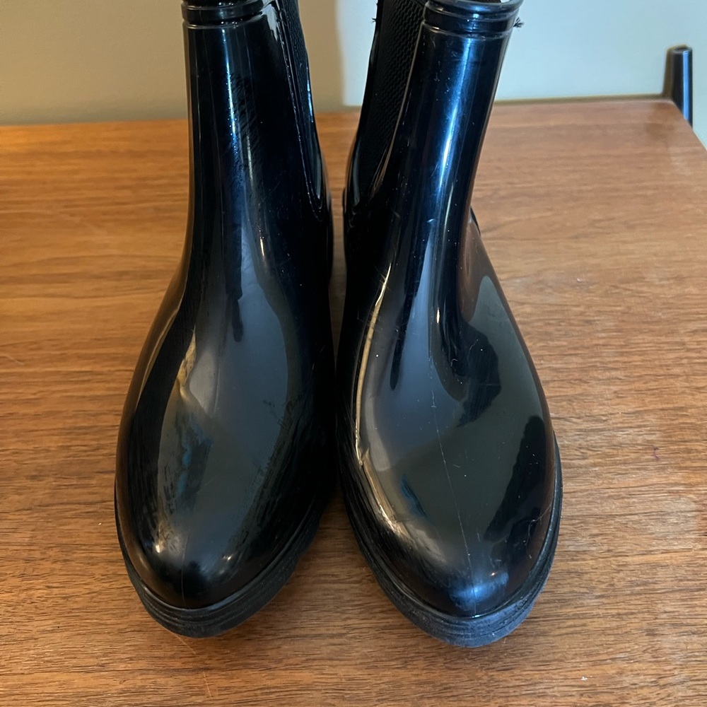 Rainish Boots, size 8, new never worn brand seven7